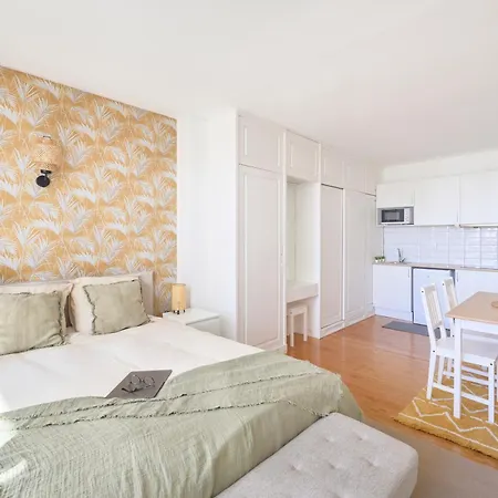 Apartament River View *