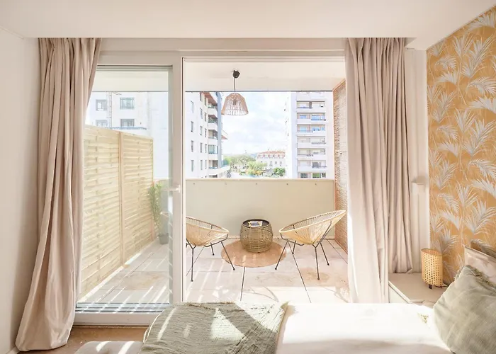 Charming In Santos Daire Lisboa